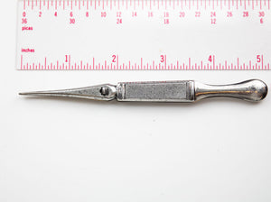Latching finger forcep