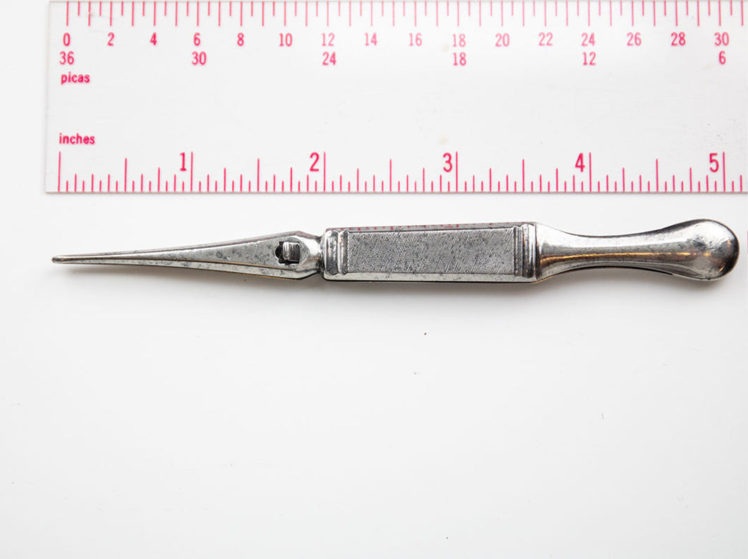 Latching finger forcep
