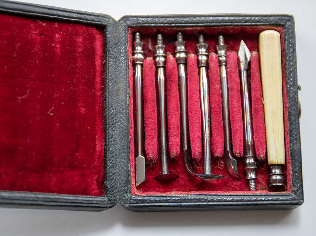 Pocket Scalers with Common Ivory Handle in Leather Case